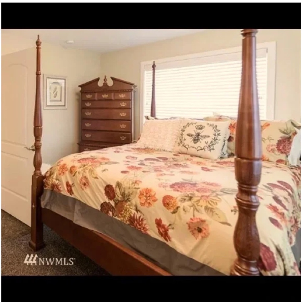 Pottery Barn Queen Duvet with 2 Pillow Shams